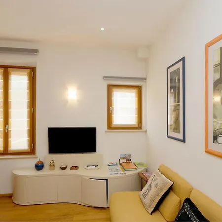 Uptown - Sabrina's Cozy Apartment